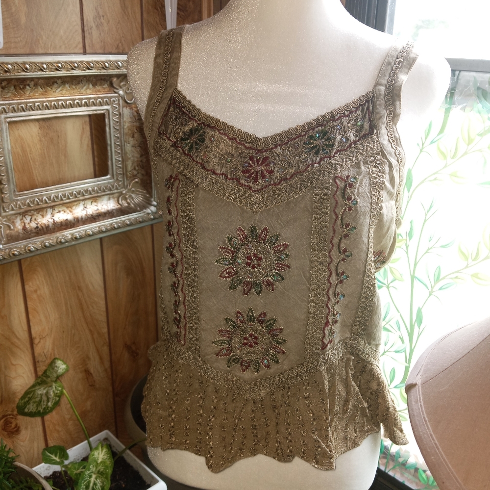Shoreline Embroidered Beige CroppedTop